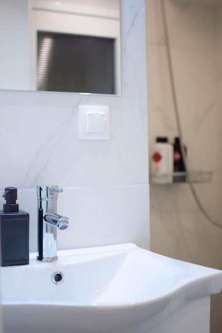 City Stroll Apartment Athena Bagian luar foto