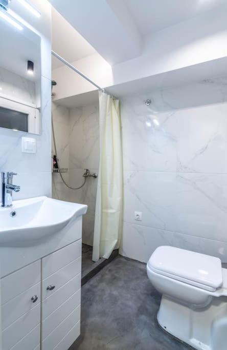 City Stroll Apartment Athena Bagian luar foto